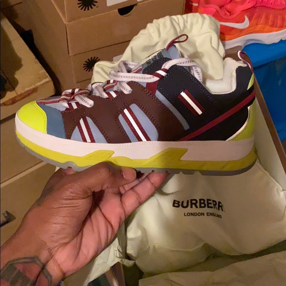 Burberry sneakers woman